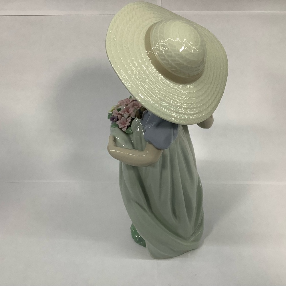LLADRO Bountiful Blossom porcelain figurine - Picture 5 of 10